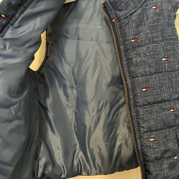 Tommy Hilfiger Toddler boy Puffer Vest, Size 2T Great Condition - Picture 3 of 3